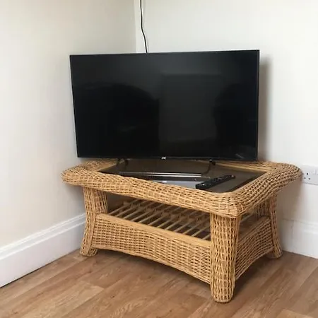 A Luxurious Tranquil Near City Centre Apartment